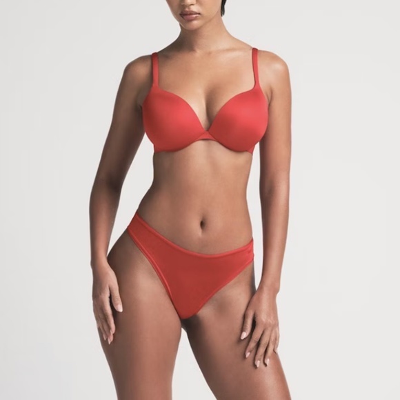 Teardrop Push-Up Bra (SKIMS Ultimate | 34DD) - Picture 5 of 10